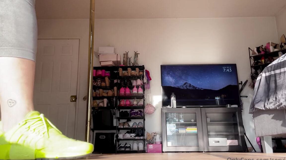 Servingbarefeet Aka Servingfet Onlyfans Some Motivational Monday Words Of Encouragement Someone Bought Me A Microphone Off My Wishlist