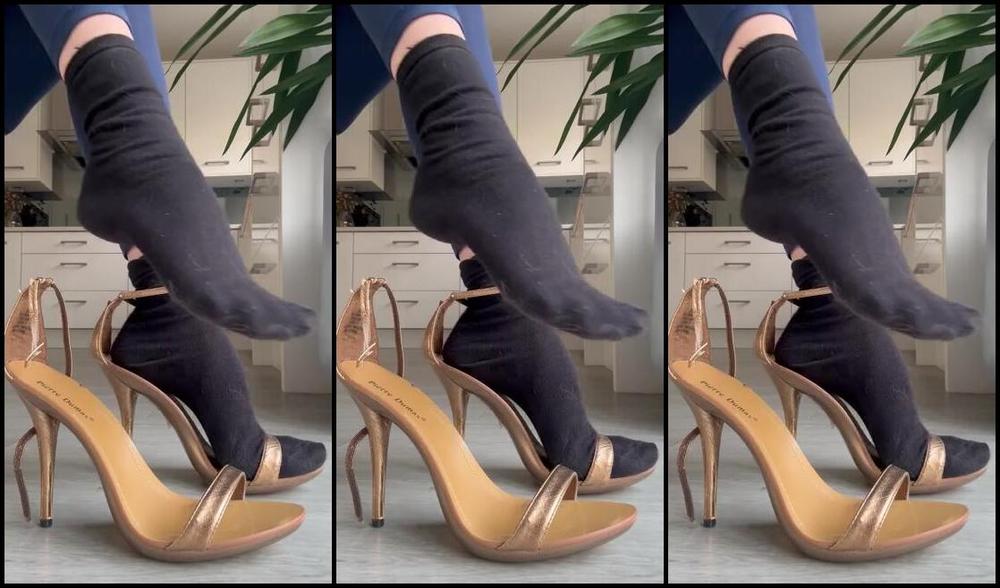 Bornroyal Feet Onlyfans Sandal And Sock Removal I Ask You To Sniff And How To Sniff You Ll Sniff Until You Pass Out