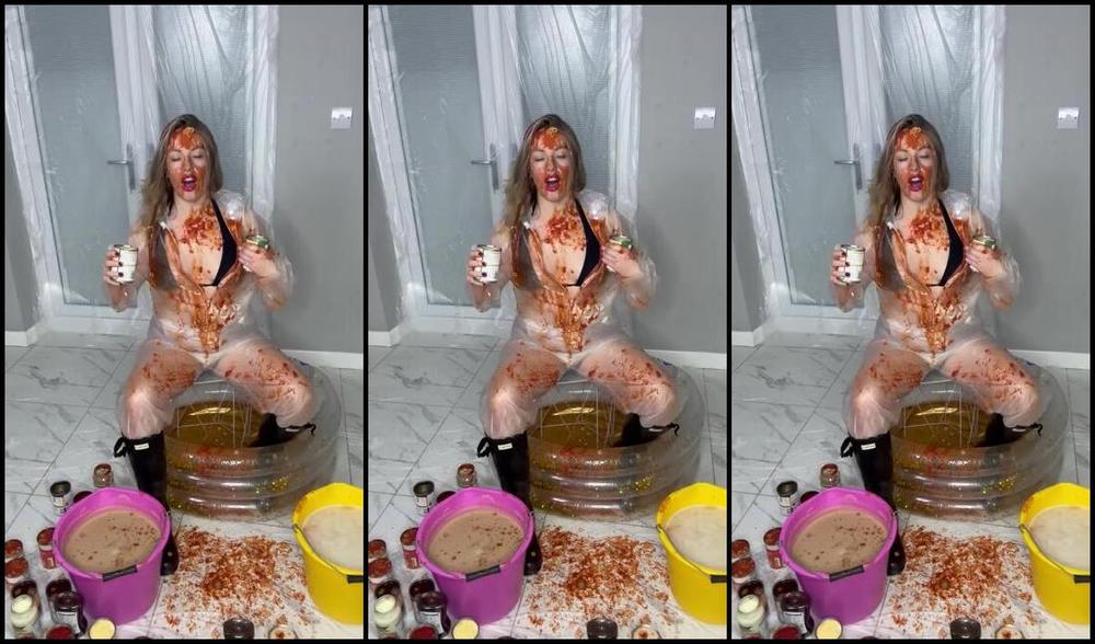 Bsmessybakery Nicknamed Bsmessybakery Onlyfans I Absolutely Loved Turning This Rain Mac Rain Trousers And Myself Unrecognisable Filling