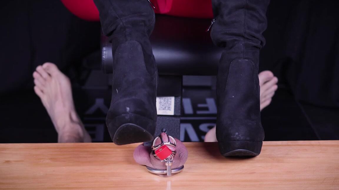 Dominafitness Onlyfans Oh I Guess He Deserves A Little Christmas Treat I Let Him Feel Just How Easy It Would Be For