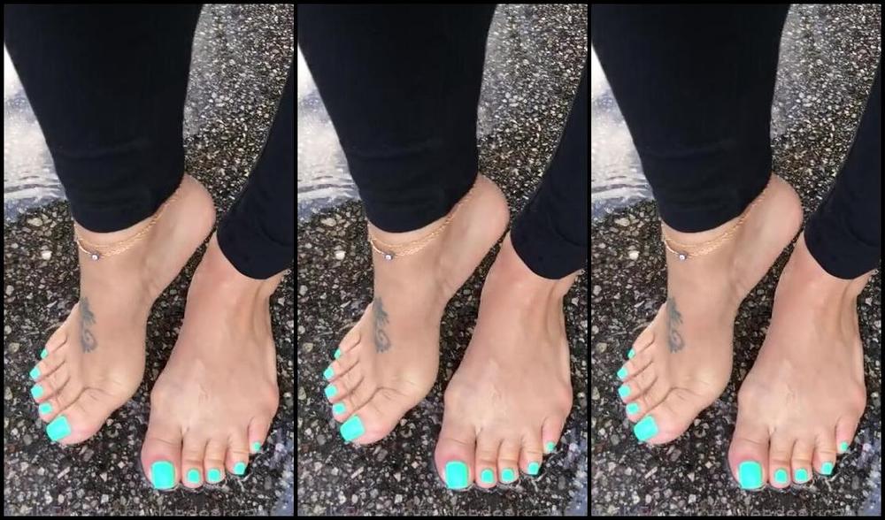 Deedeericanfeet Onlyfans Look At These Cute Wet Piggies Being Playful After It Rained Very Refreshing Wit This New