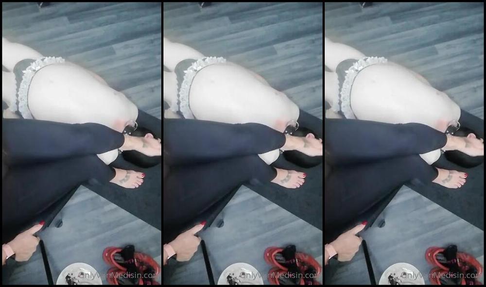 Mistress Ava Von Medisin Aka Avavonmedisin Onlyfans Face Trample Footfetish Food Betwwen Toes Smelly Gym Shoes Feet Footworship