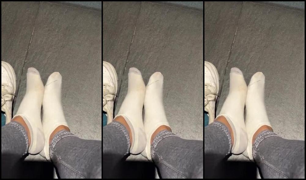 Feetangel Nicknamed Fallatmyfeet Foot Fetish 11 21 2023 Onlyfans Video Full Video Taking Off My Sneakers And Socks After A Sweaty Gym Session