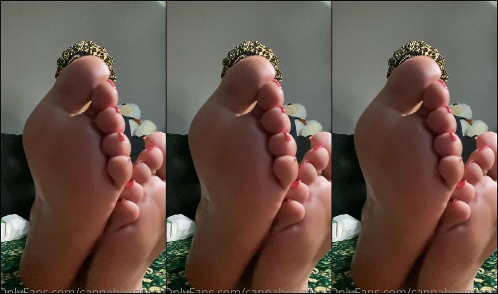Cannahoneysoles Eating Pizza While You Watch My Feet