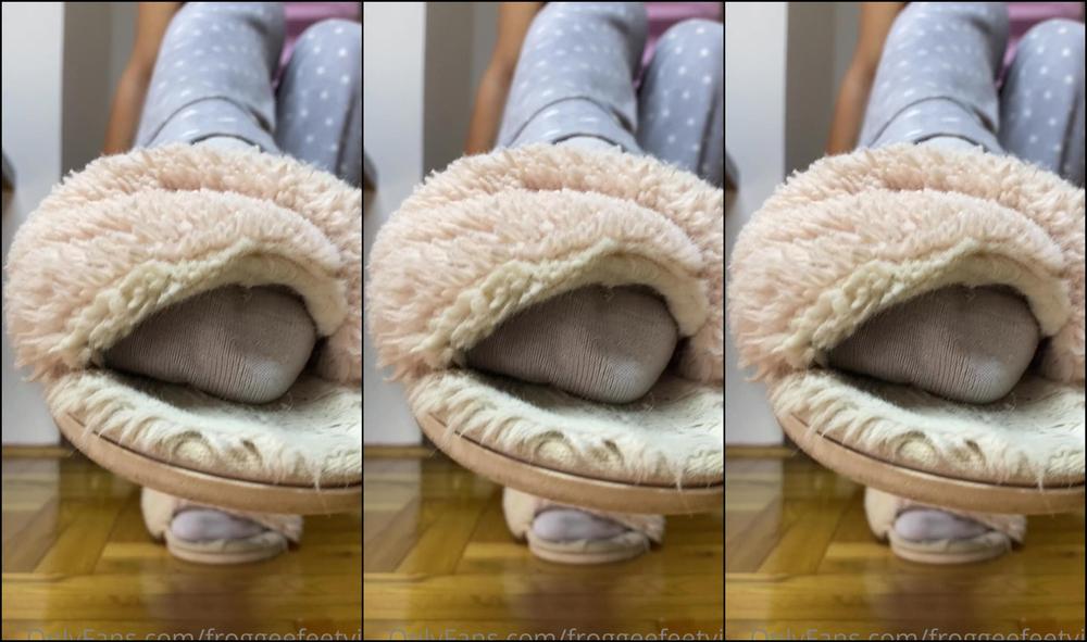 Froggeefeetvip Wanna Snif My Feet Hmm I Ll Give You To Snif My Slippers And Socks But For Feet I Ll