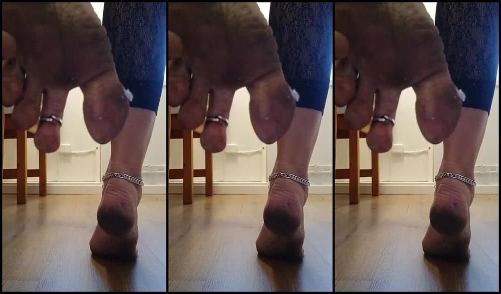 Frejas Submissive Feet Nicknamed Frejassubmissivefeet Onlyfans Giving You My Dirty Soles2