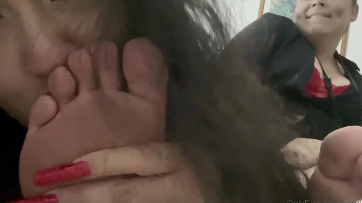 Servingbarefeet Aka Servingfet Onlyfans Papi And I Always Talk About Sharing Her Feet They Re Perfectmmmmmmmmmm My Face Smelled Like Her