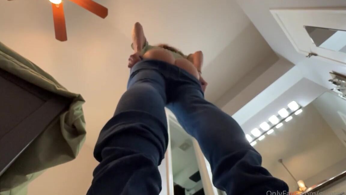 Giantess Tara Nicknamed Giantesstara 03 18 2023 Onlyfans Video I Know You Smols Like To Watch Me Get Ready And Good News For You There