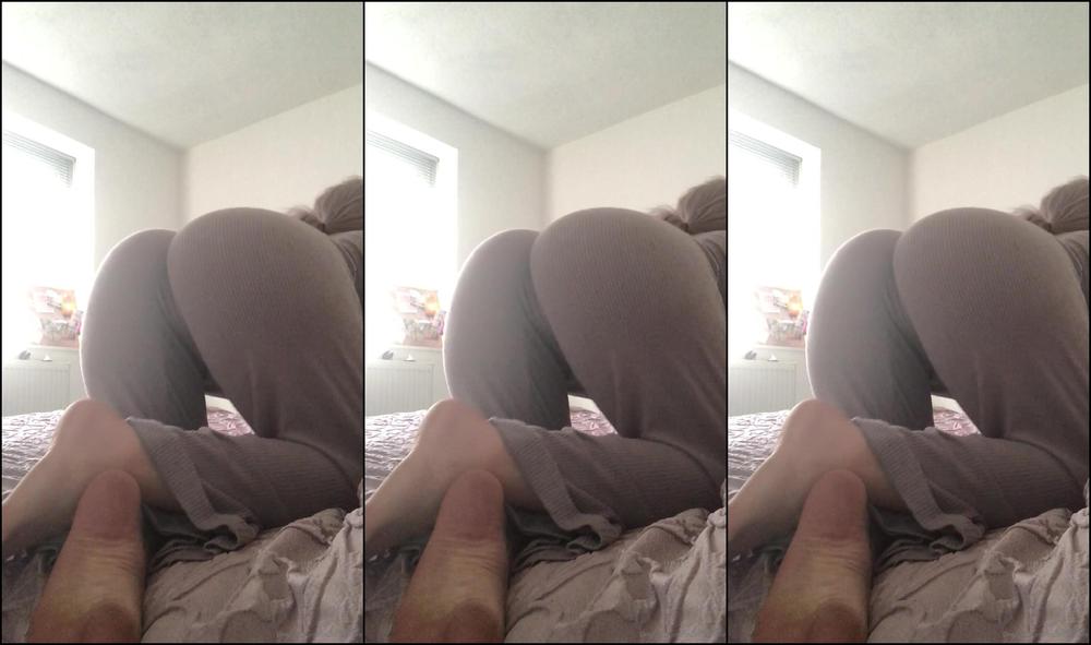 findomcandice-04-01-2020-118149901-even-in-my-pjamas-on-is-still-eligible-to-rinse-your-pathetic-little-wallet