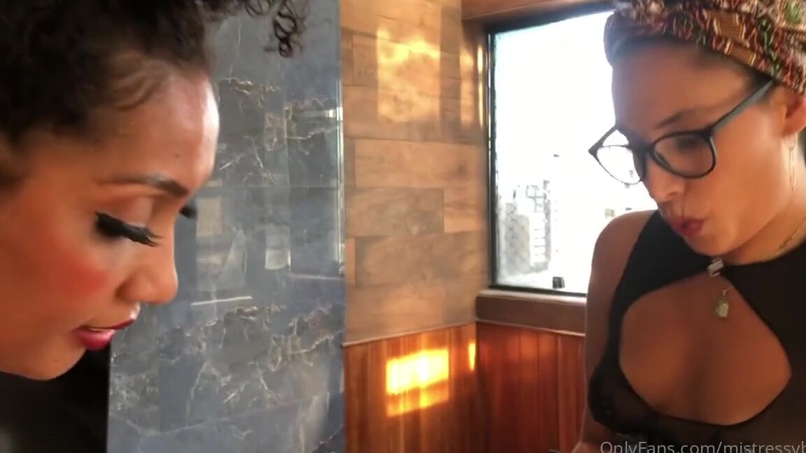 Mistress V Black Nicknamed Mistressvblack Onlyfans Do You Want To See This Full Video Give It A Like When I Reach 40 Likes I Will Post Lunna Queen3