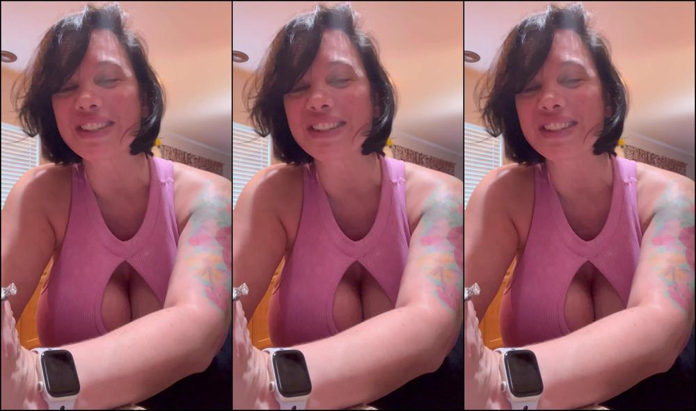 Thebrittanyxoxo Just Me Chatting It Up And Making Dinner I Posted This On Twitter Too But Wanted To Po