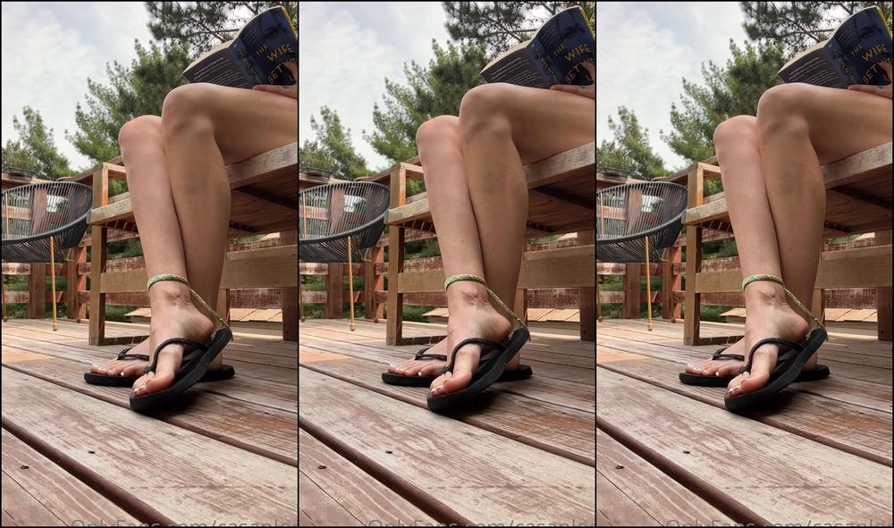 Casanlom Reading And Playing With My Flip Flops You Love