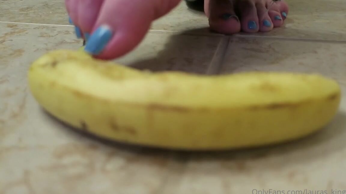 Lalalaura Nicknamed Lauras Kingdom 02 14 2022 Onlyfans Video Lauras Blue Toenails Banana Crush Laura Uses Her Long Toenails To Stab Into A Ripe Banana