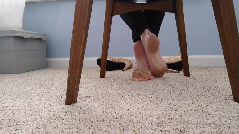 Morina Under My Chair