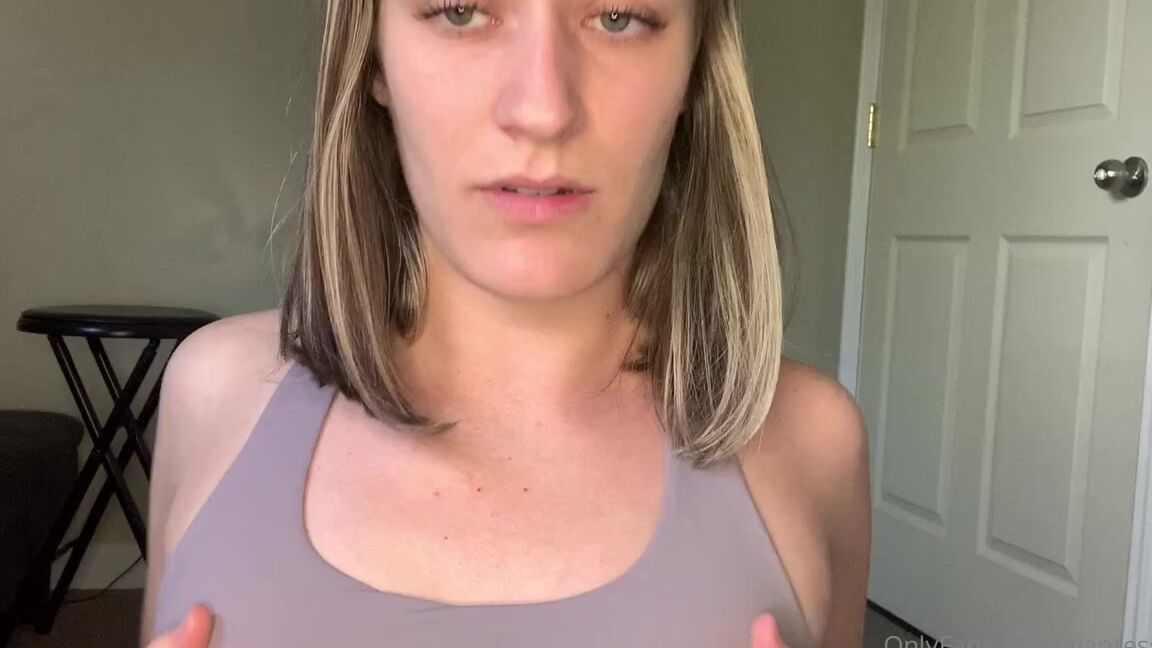 Giantess Tara Nicknamed Giantesstara 04 14 2021 Onlyfans Video Enjoy This Video Of Me Eating My Delicious Little Tiny Man One Of My Favorite