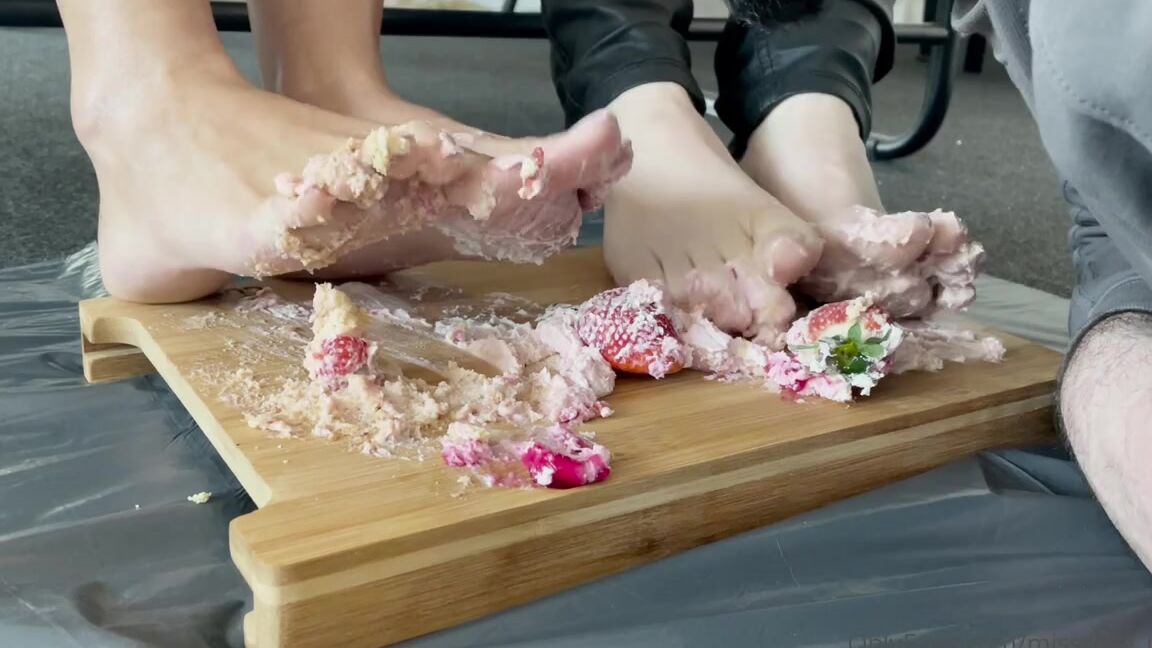 Missrose Heels Onlyfans Hmmmm Again Arabfootsoldier Is So Lucky I Have Introduced Him To My Friend Delicious Feet By Lily