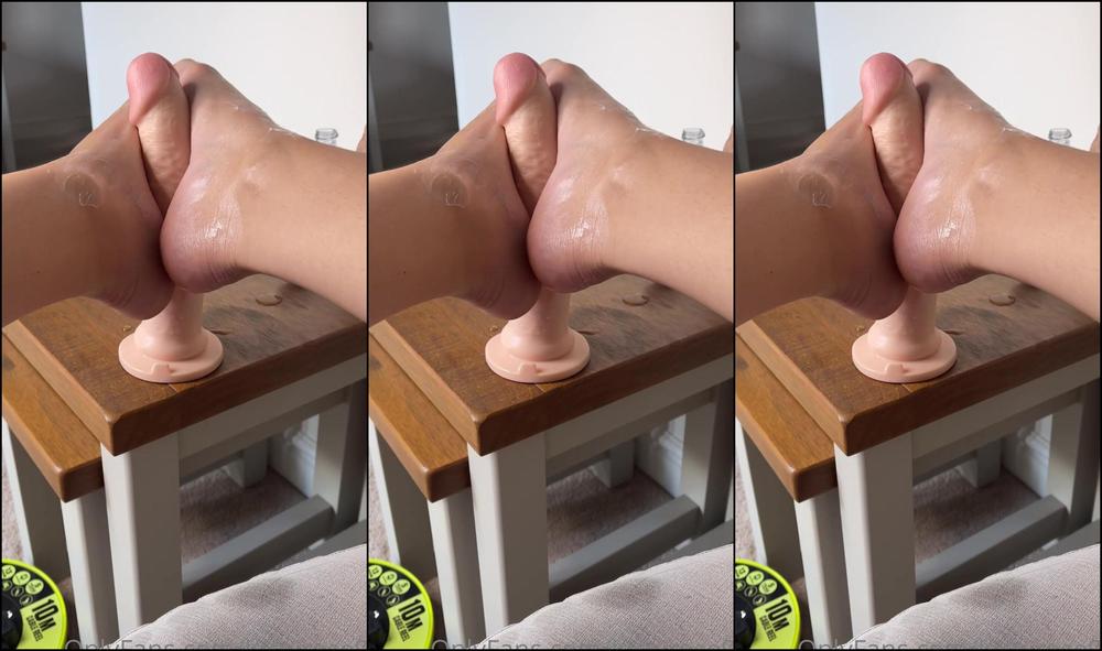 lucy-rose93-18-09-2021-2224115561-this-one-is-for-my-feet-lovers