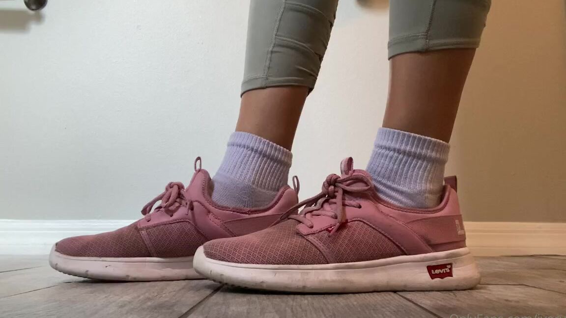 Ivorysoles Onlyfans 09 01 2021 Working On These Stinkies The Shoes Are Almost Too Rancid To Be Owned By A Princessp