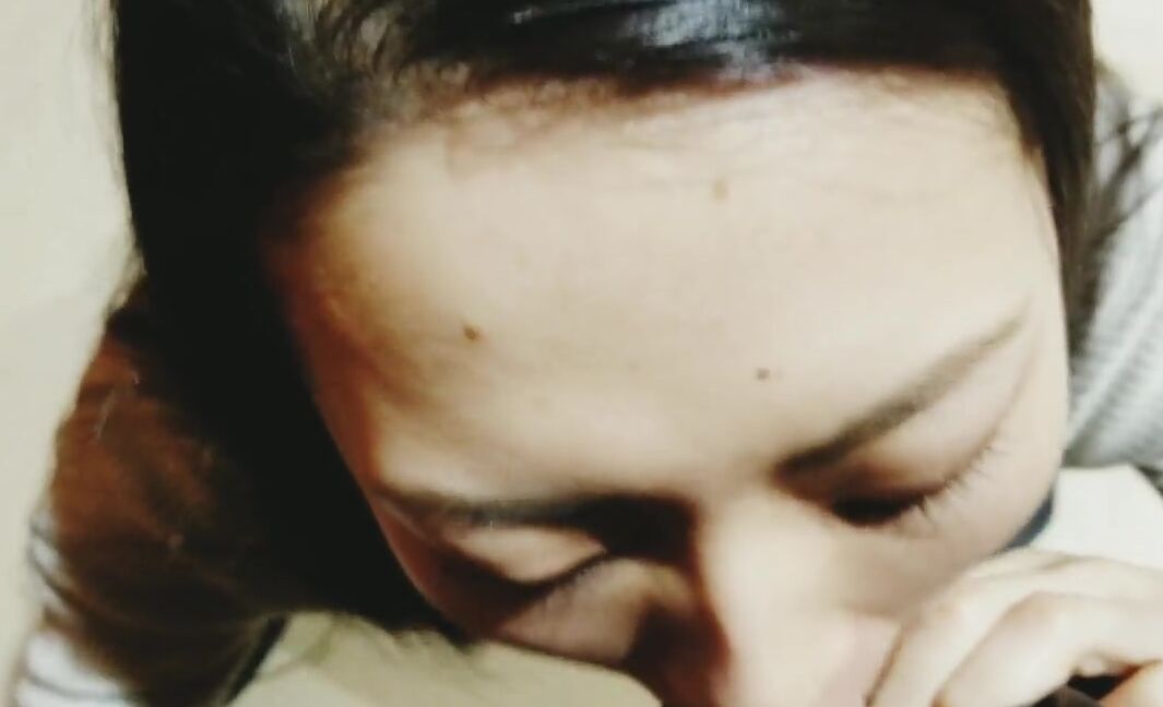 kokobutter-25-04-2019-29623897-koko-has-some-cock-sucking-training.-being-in-public-doesn-t-matter-to-a-beautiful-whore-