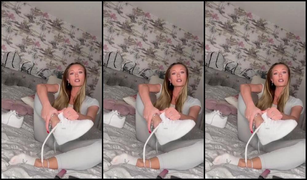 Lorraine Edwards Aka Lorraineedwards91 Onlyfans Smell My Sweaty Yoga Trainers Socks And Feet