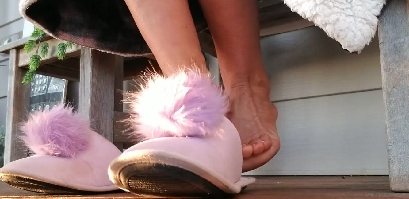Worldgoddess Onlyfans When The Pungent Slippers Come Off The Goddess Foot Scent Comes Out