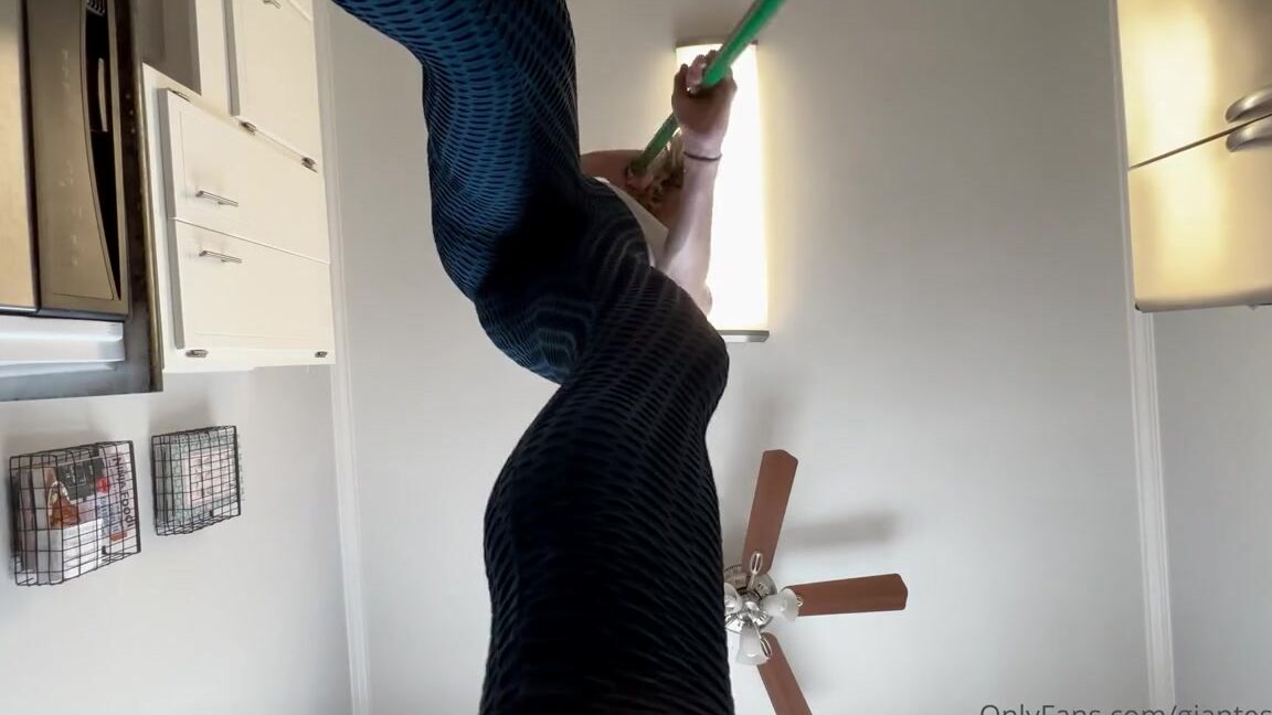 Giantess Tara Nicknamed Giantesstara 07 13 2023 Onlyfans Video Why Do I Feel Like Im Being Watched While Im Cleaning