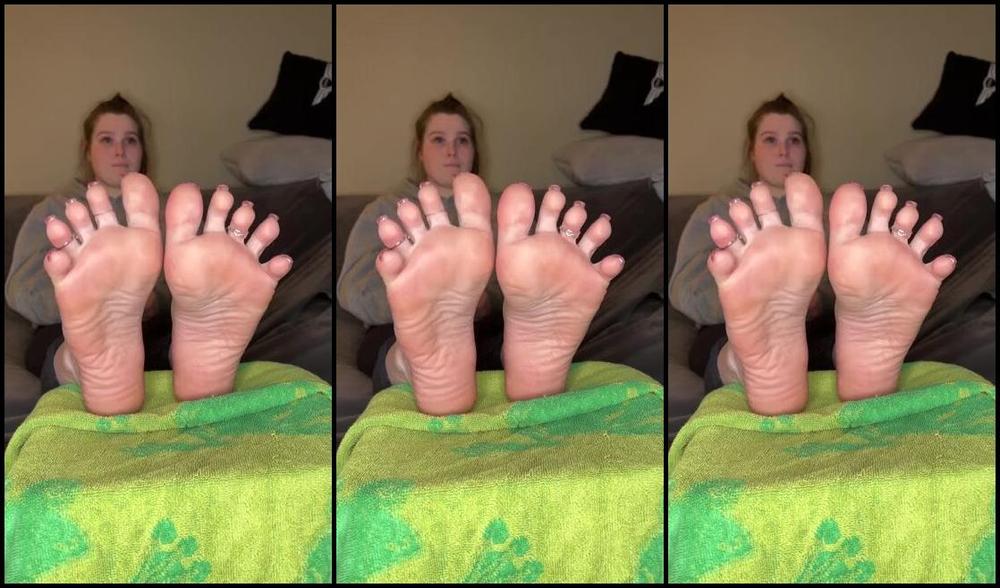 Nikkisoless Onlyfans Just Chillin With My Pretty Feet Up Ready To Get Blasted With As Many Cumshots As Possible