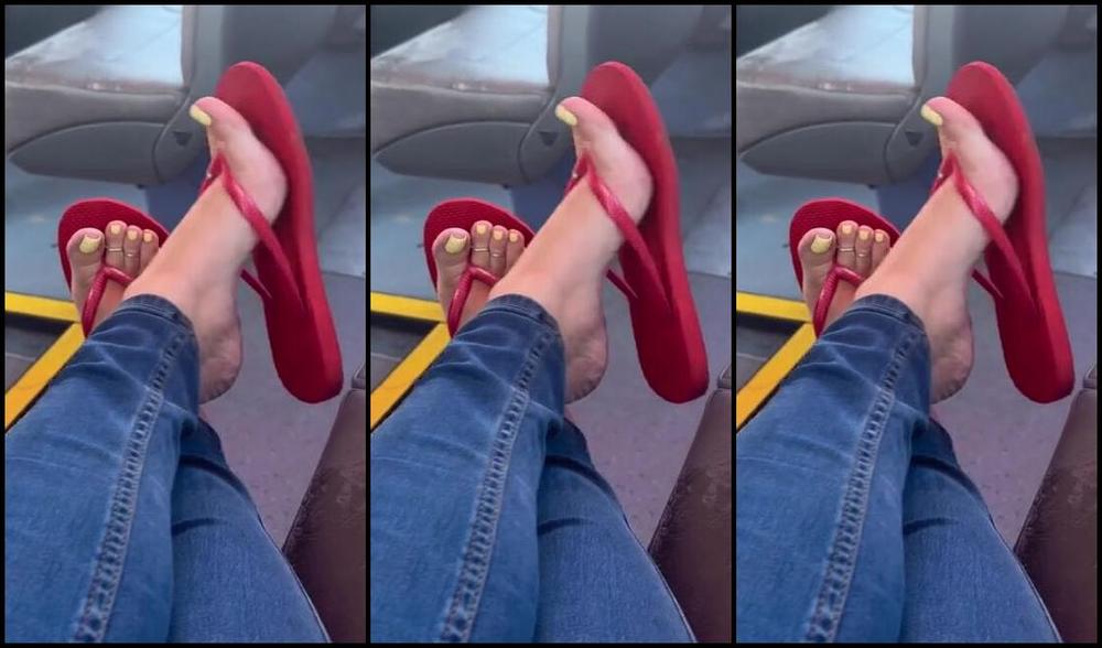 Footsiegalore 04 08 2025 Onlyfans Video Come With Me On My Bus Ride What A View While I Dangle My Flip Ddh