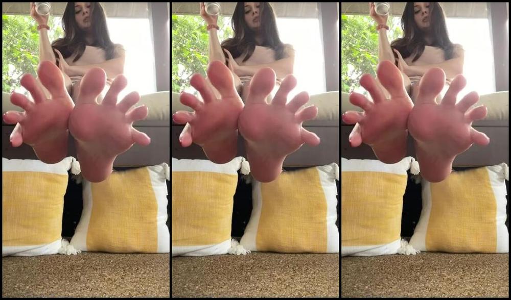 Victoria Soles Nicknamed Sassysolesxo 09 08 2021 Onlyfans Video Its A Scorcher Today On A Day Like This Theres Nothing Better Than A Cold One