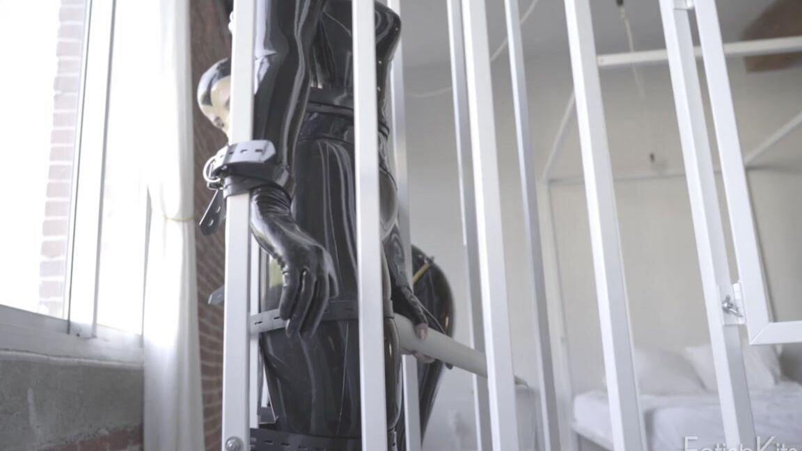 Fetish, Latex, Rubber Caroline Pierce, Cynth Icorn - Bars & Straps fetishkitsch.com