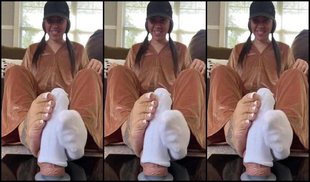 Deedeericanfeet 03 04 2024 Onlyfans Video As Requested One Sock On N One On Foot Fj