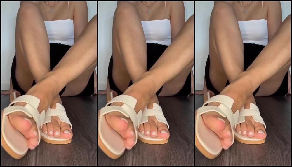 Sarina Jones Nicknamed Sarinajones 12 27 2023 Onlyfans Video Watch Me Playing With My White Slipper