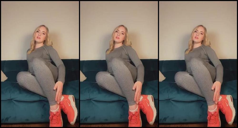 God Scarlette Nicknamed Godscarlette Findom 02 24 2024 Onlyfans Video My Socks Are Your Biggest Weakness Amp Most Overwhelming Obsession 7E