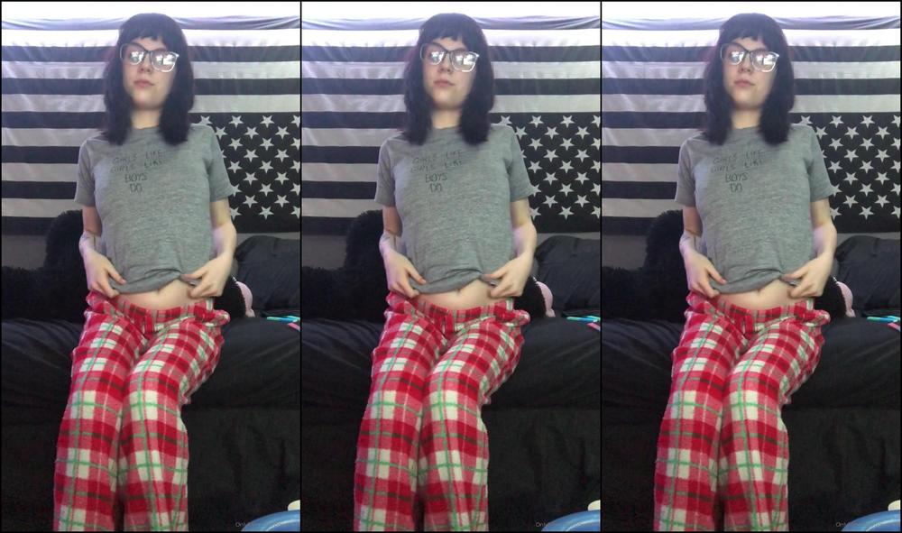 bowser69-24-03-2020-192773078-fun-lil-strip-tease-with-a-little-pussy-touching