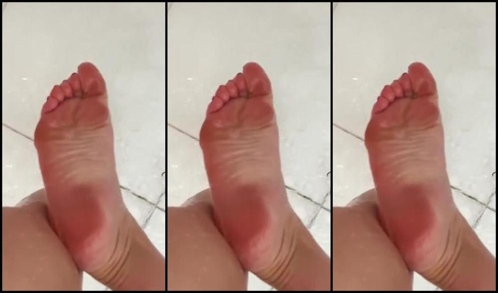 Enna 88 Onlyfans Amo Que Chupe Meus Ps E Deixem Eles Molhadinhos Assim I Love That You Suck