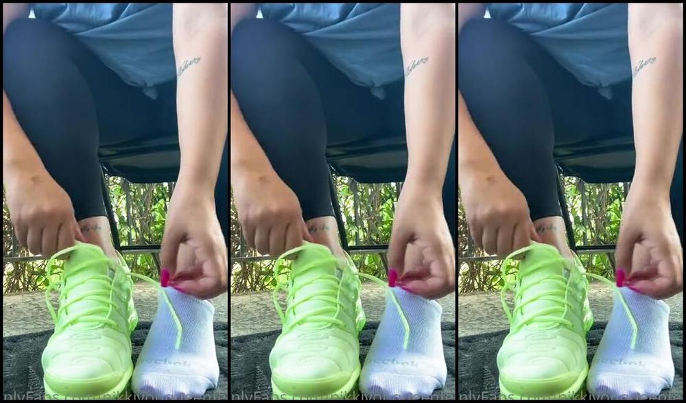 Prettynikkitoez Onlyfans Mmmm Come Here Pathetic Foot Boy Come Smell My Shoes My Socks My Moist Feet Enjoy My Sexy Pink 4