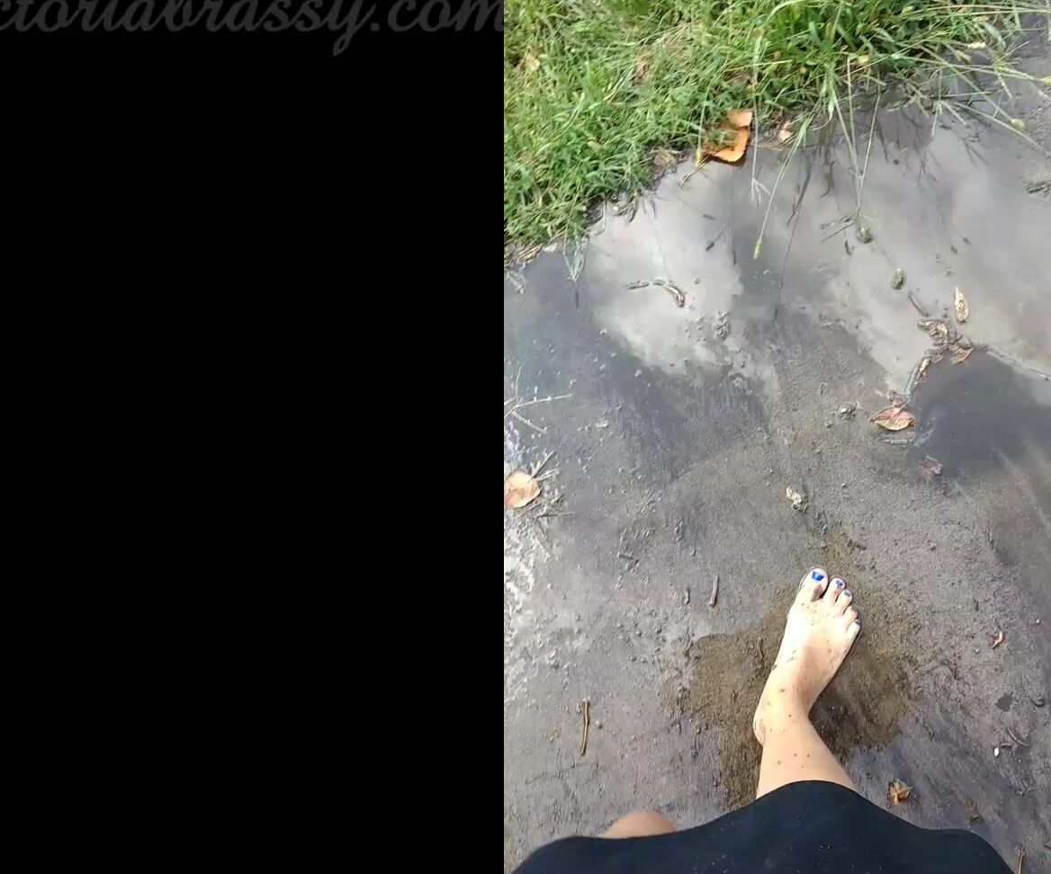 Victoria Brassy Dirty Dirty Feet