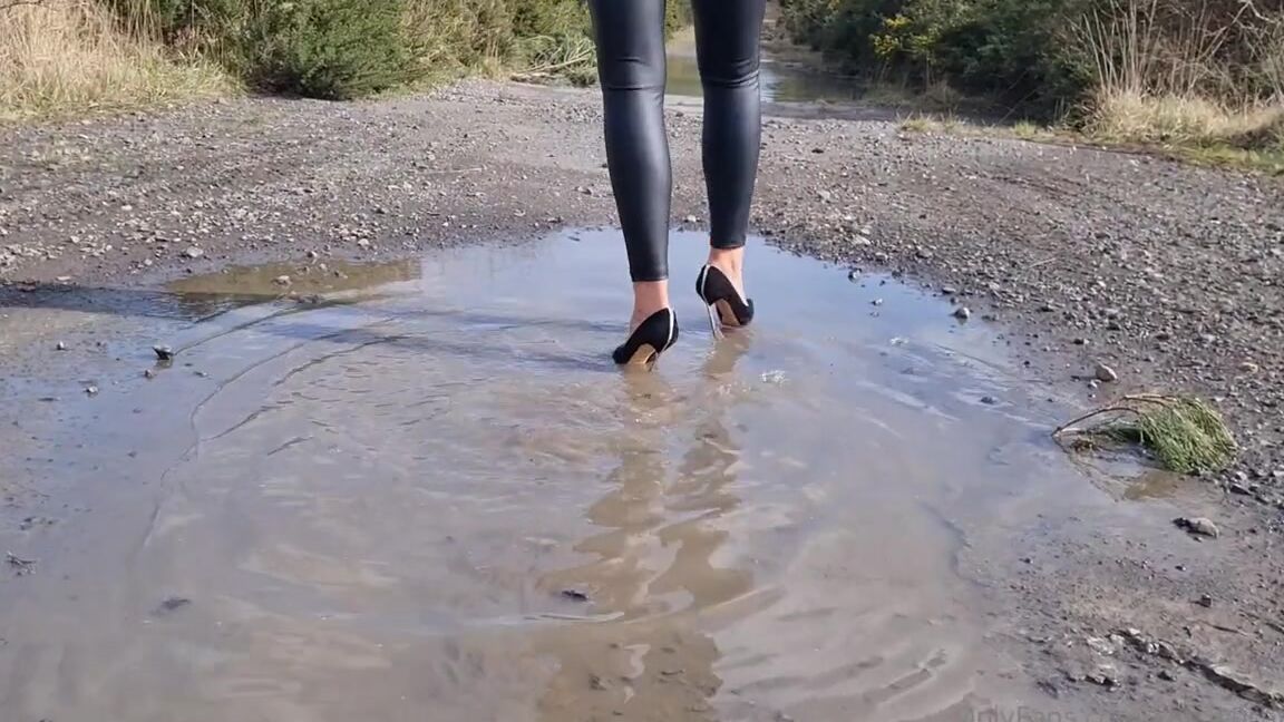 Kats Worn Heels Nicknamed Katswornheels Onlyfans One For The Wet Shoe Fans I Take My Nearly New Suede Casadei Piped Blades And Walk