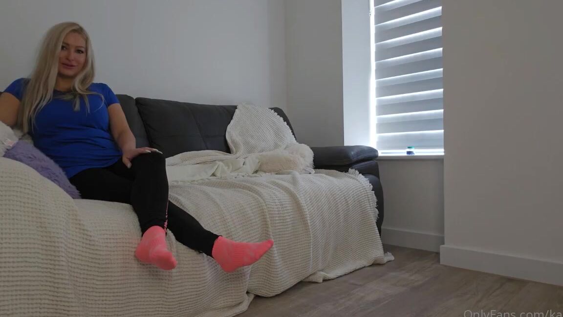 Kaz B Nicknamed Kazbxx Femdom 04 26 2023 Onlyfans Video Back From The Gym In Sweaty Socks Are You Ready To Worship My Feet
