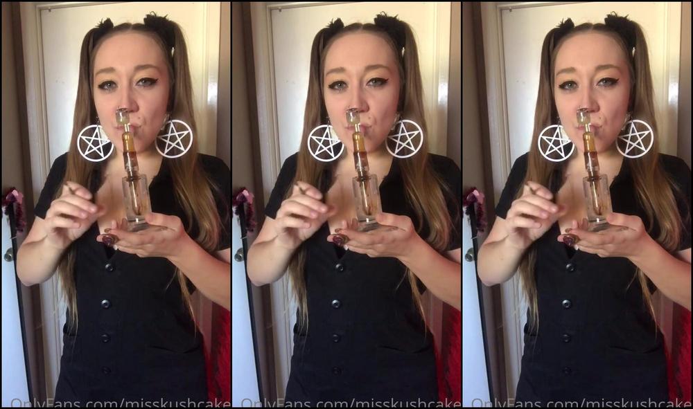 Misskushcakes 2034812518 02 17 2021 Tits Aside This Jumpsuit Is Hot