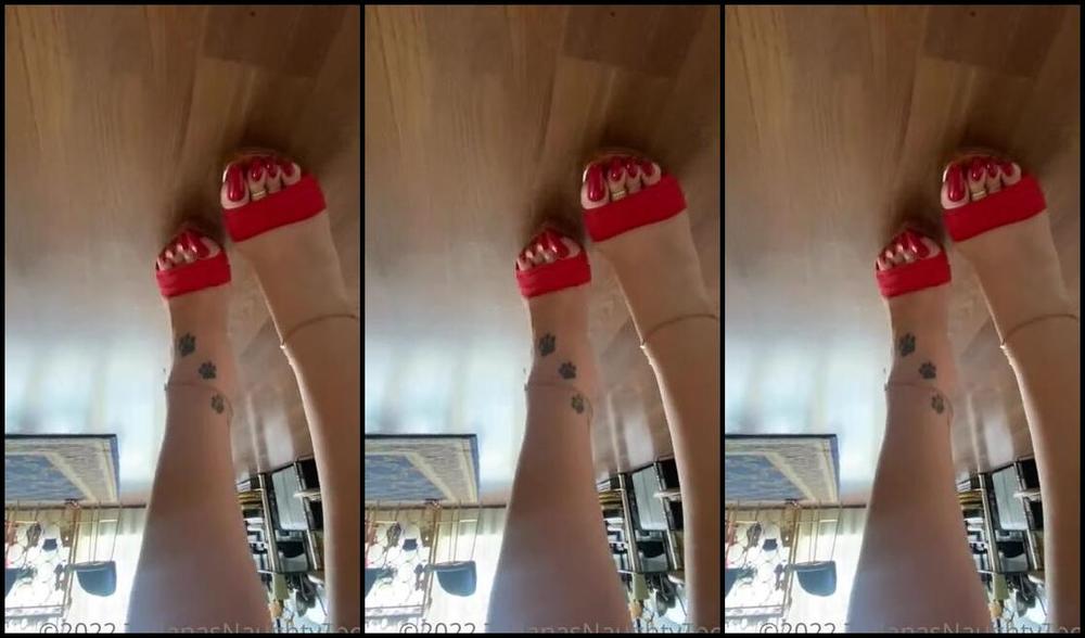 Tatianasnaughtytoes Nicknamed Tatianasnaughtytoes Onlyfans Red Mules Walk In The Apartment