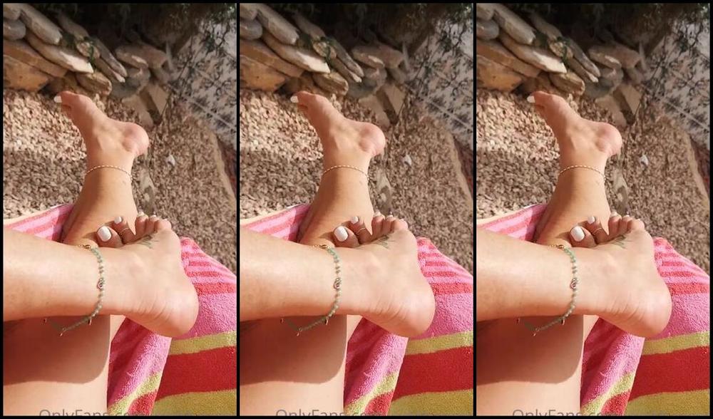 Solefulsassy Onlyfans Omg These Flies Grrrrrr If You Were Here The Flies Would Be Gone As Youd Be All Over My Feet And