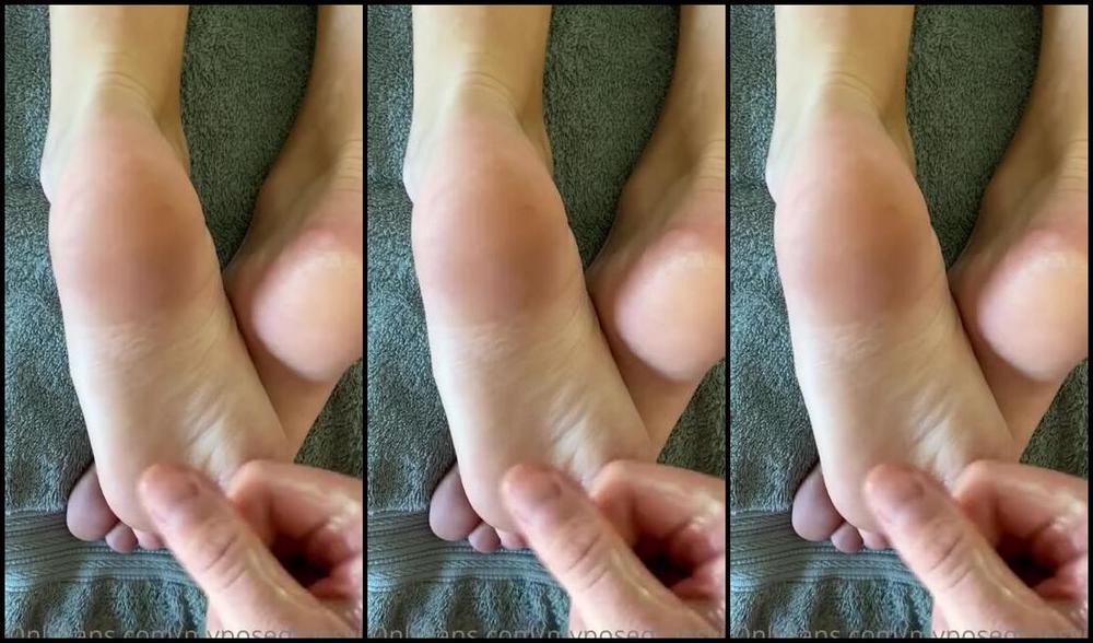 Brooke Jones Nicknamed Myposedtoesvip Onlyfans Soles With A Side Of Splash 4