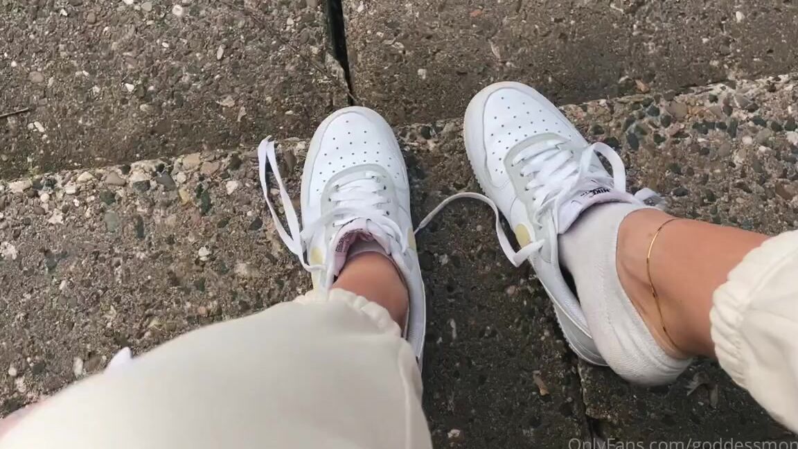 Goddessmona 91 Onlyfans Spontanes Update Meiner Socken Sie Kleben Schon Richtig Spontaneous Update Of My Socks Theyp