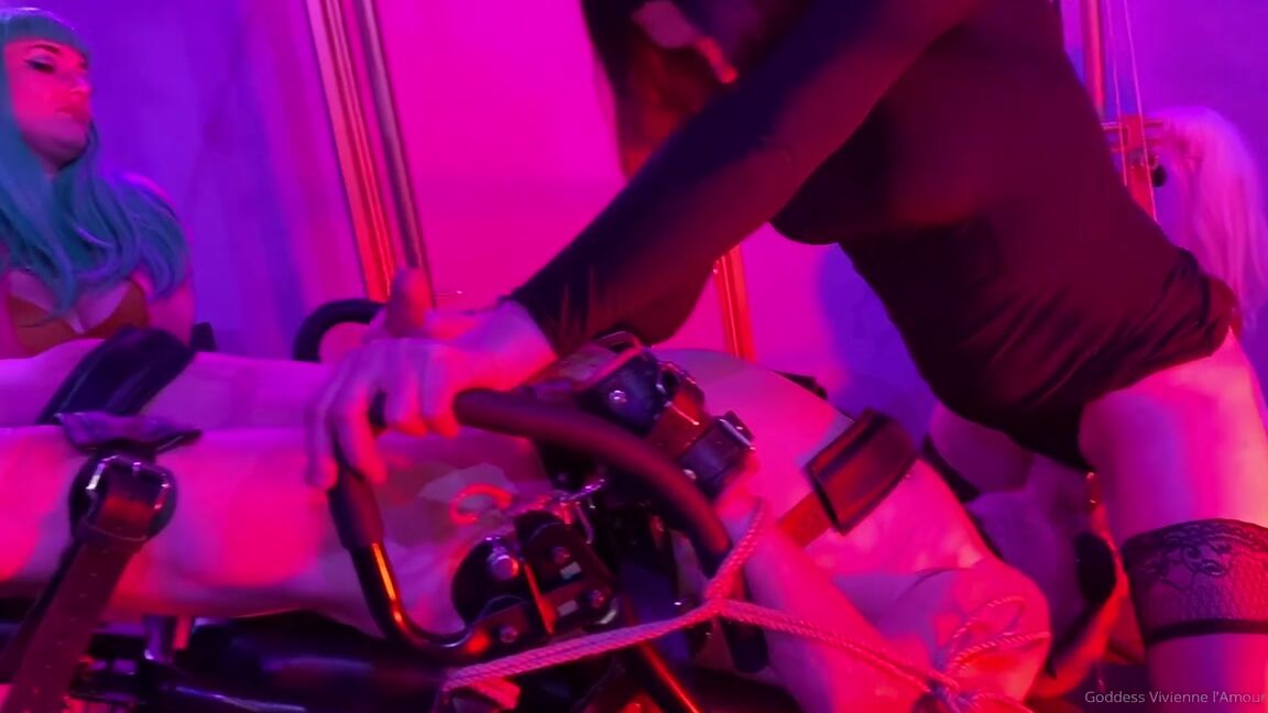 Vivienne L Amour Aka Vlproductionsuk Onlyfans T Girl Charli Rides Hard Wxb