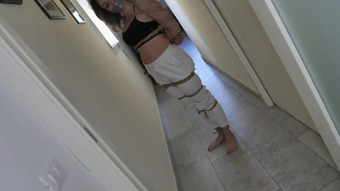 Captured Beauties Alba Lotus Camelia Public Danger 2K 1920X1080P