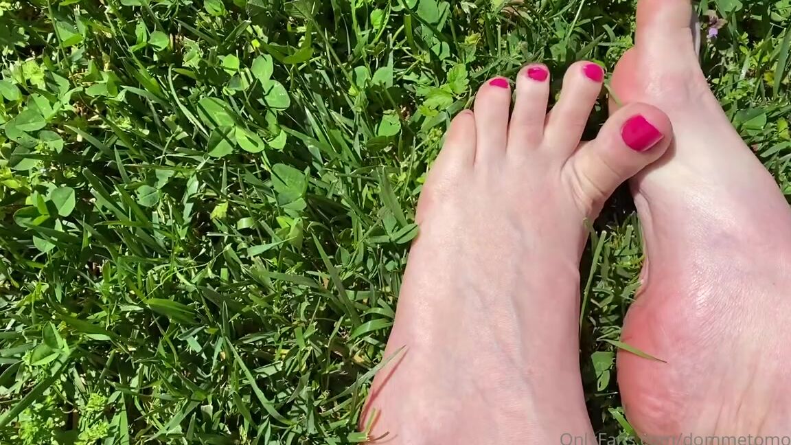 Ms Tomorrow Nicknamed Dommetomorrow Onlyfans 1 Minute Video My Bare Milf Feet In The Grass Basking In The Sun What A Beautiful Day