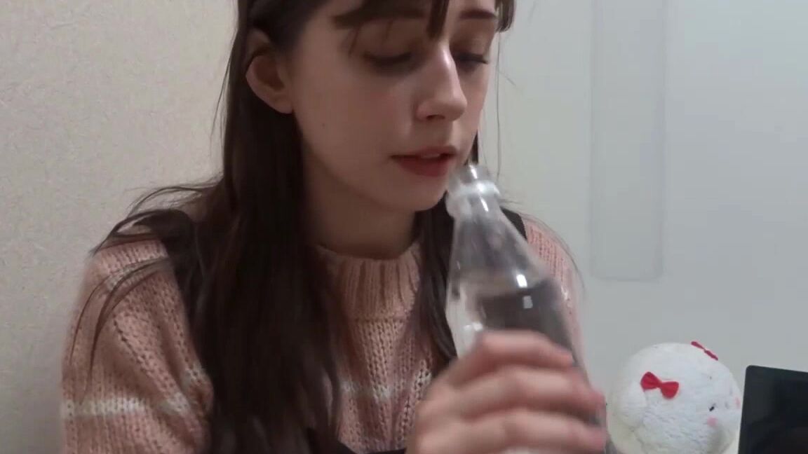 Desperation, Female Desperation, Jeans/Pants Wetting, Pee, Solo Female ecchikitten i couldnt hold it in ManyVids