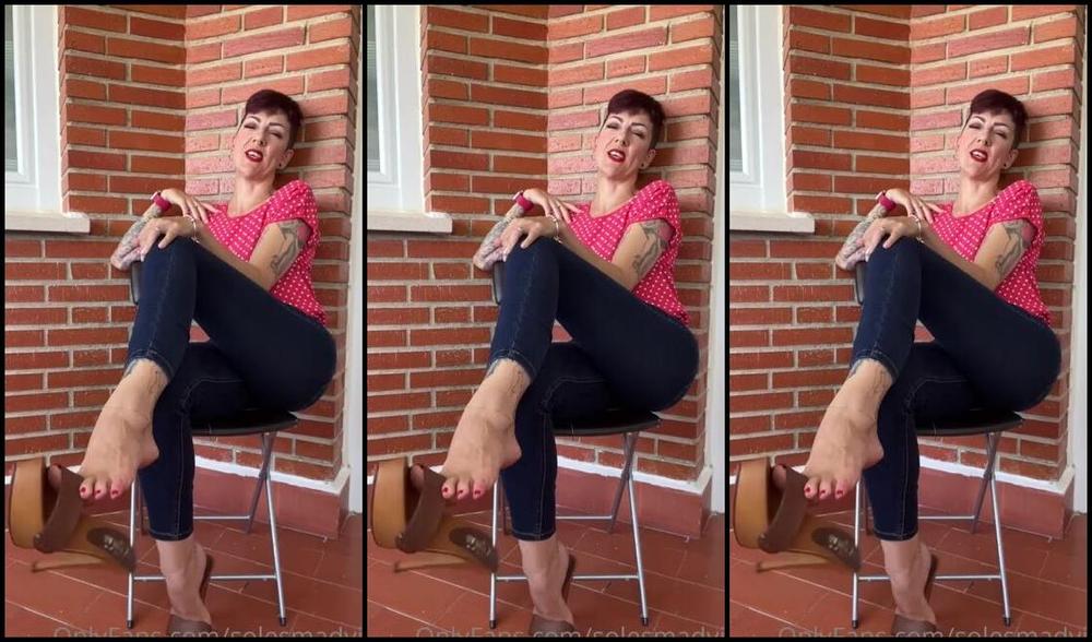 Solesmad Fetish Queen Aka Solesmadvip Onlyfans You Re In The Restaurant With Your Wife And You See Me At The Table In Front Im Wearing Jeans