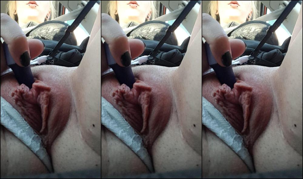 foxxyladylove foxxy cums hard and clinches up Manyvids